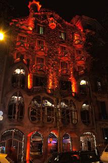 BARCELONA DA LA CARA POR EL SIDA