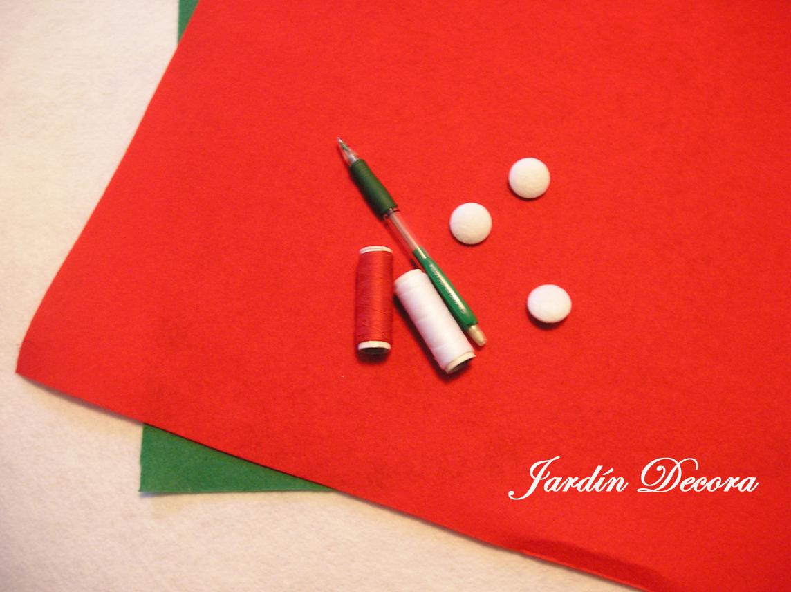 Decorar con flores de Pascua hechas de fieltro