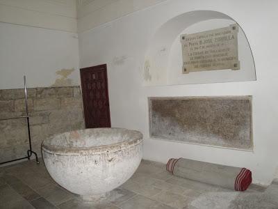 Dos ilustres pilas bautismales