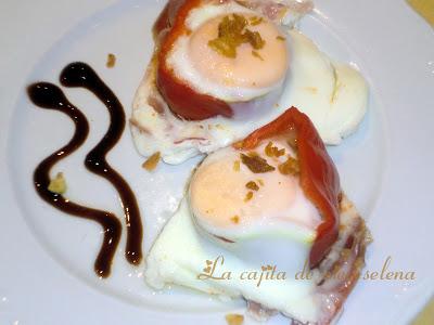 Aros de pimiento con huevos en nido