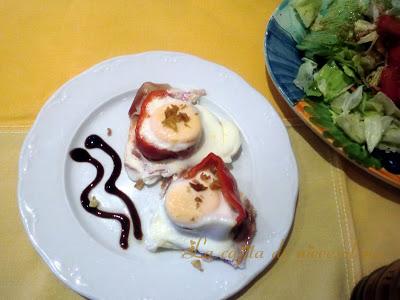 Aros de pimiento con huevos en nido