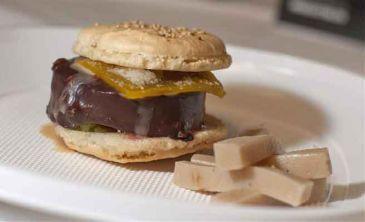 Crean una hamburguesa de chocolate que da un giro dulce a la comida rápida – NOTICIAS ACTUALIDAD