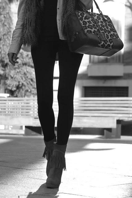 Lomas Zapatos: fringed boots