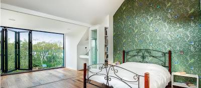 Ampliacion Minimalista en Casa Tradicional Inglesa