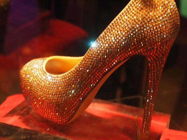 DECEPCIÓN CON SHOPPING NIGHT 2012