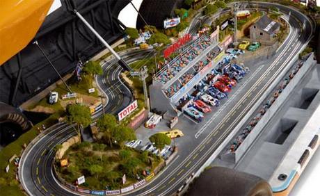 ¿Scalextric dentro de un Porsche?