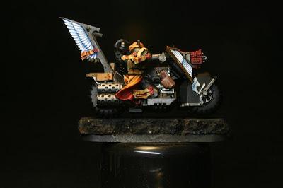 Luces con blanco de Vallejo Model Color en los Motoristas del Ala de Muerte de los Ángeles Oscuros