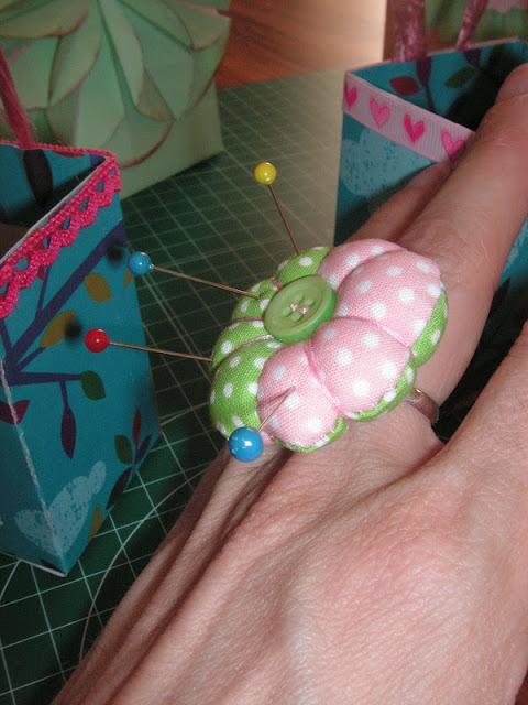 Cajitas, bolsas y alfiletero-anillo