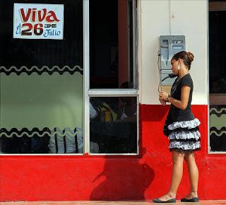 Cuba deroga recarga en llamadas a EEUU