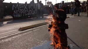 Manifestantes se retiran de San Lázaro; se dirigen al  zócalo capitalino