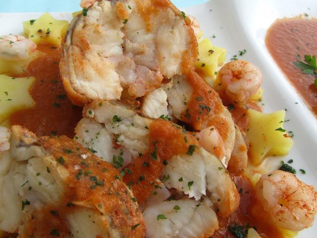 Rape alangostado relleno en salsa de gambas