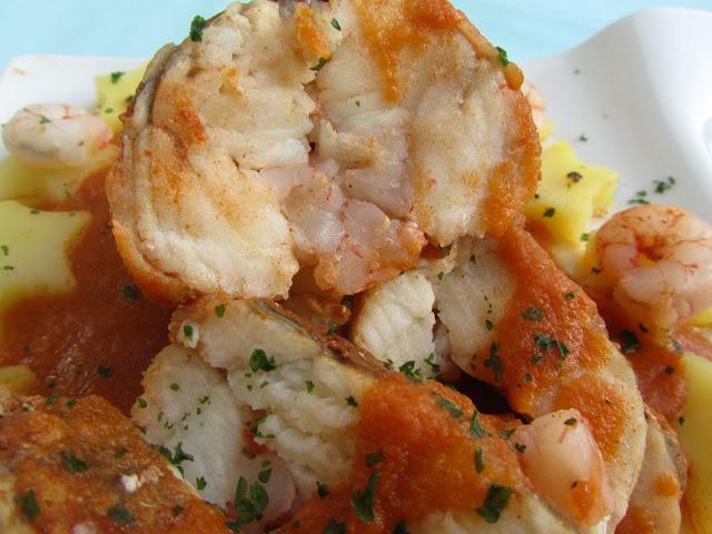 Rape alangostado relleno en salsa de gambas