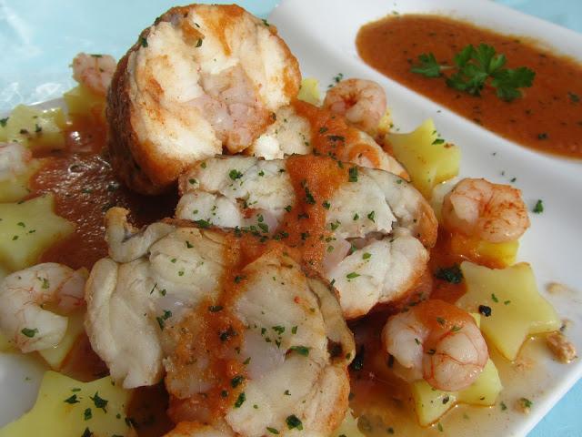 Rape alangostado relleno en salsa de gambas
