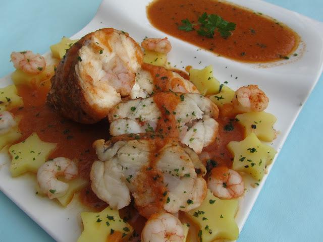 Rape alangostado relleno en salsa de gambas