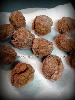 ALBÓNDIGAS DE POLLO CON SALSA DE CEBOLLA