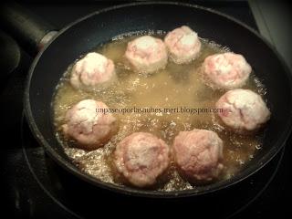 ALBÓNDIGAS DE POLLO CON SALSA DE CEBOLLA