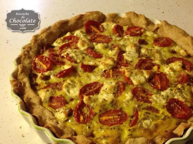 Quiche de queso de cabra, jamón york y tomate