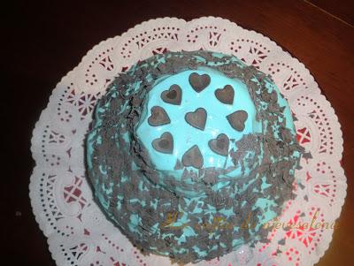 Tarta de chocolate con frosting azul de queso