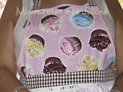 DELANTAL ROSA DE MUUUUUUUUCHOS CUPCAKES