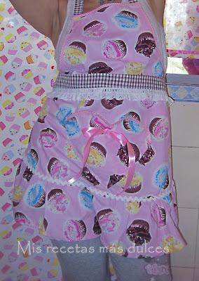 DELANTAL ROSA DE MUUUUUUUUCHOS CUPCAKES