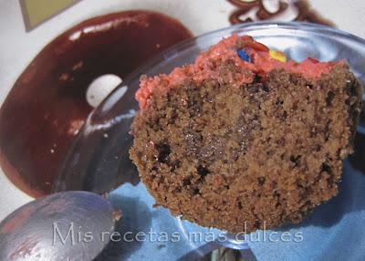 CUPCAKES PARA MIS COMPIS DE CHOCOLATE CON CEREZA