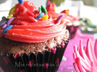 CUPCAKES PARA MIS COMPIS DE CHOCOLATE CON CEREZA