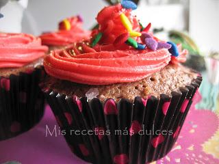 CUPCAKES PARA MIS COMPIS DE CHOCOLATE CON CEREZA