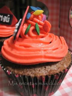 CUPCAKES PARA MIS COMPIS DE CHOCOLATE CON CEREZA