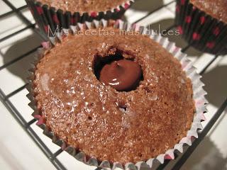 CUPCAKES PARA MIS COMPIS DE CHOCOLATE CON CEREZA