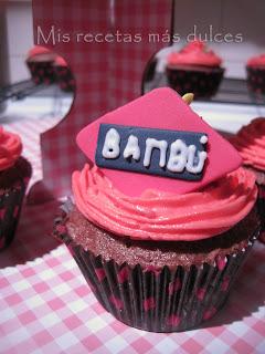 CUPCAKES PARA MIS COMPIS DE CHOCOLATE CON CEREZA