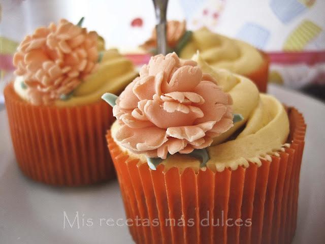 CUPCAKES DE CÓCTEL DE MARACUYÁ Y CHAMPÁN Y TUTORIAL PARA HACER LOS CLAVELES