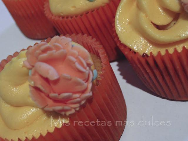 CUPCAKES DE CÓCTEL DE MARACUYÁ Y CHAMPÁN Y TUTORIAL PARA HACER LOS CLAVELES