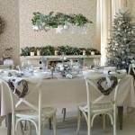 Wlegant-Crisp-and-Clean-Xmas-Dining-Table-Decorating