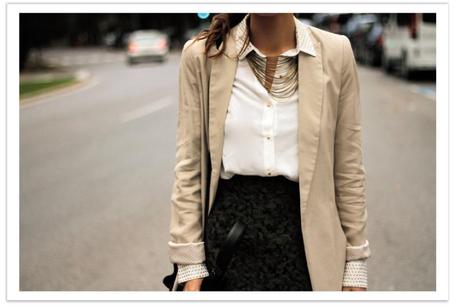 Look formal con un twist falda-verde-americana-beige-balamoda 3