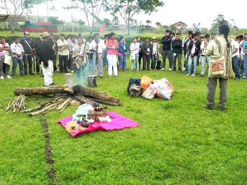 EL PERIODISTA MARIO VIDES SIEMPRE DEFENDIENDO A TODOS LOS PUEBLOS INDIGENAS DEL MUNDO, COMO PERIODIS