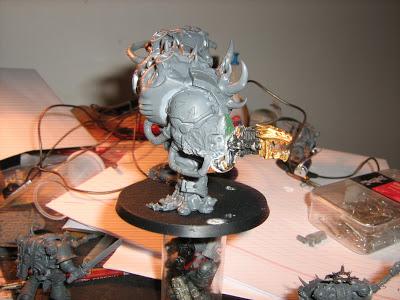 Retocando un poco las minis de Venganza Oscura(MEC)