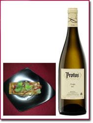 Foie reposado en un pan brioche, ruibarbo y crema de membrillo y vainilla con Protos Verdejo 2010