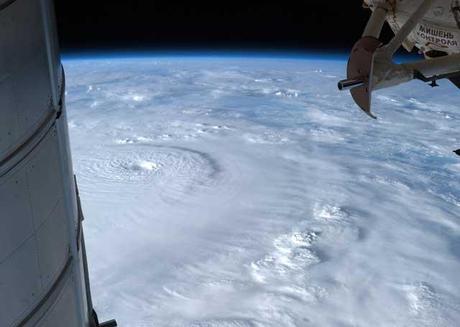súper tifón Bopha de la Estación Espacial Internacional