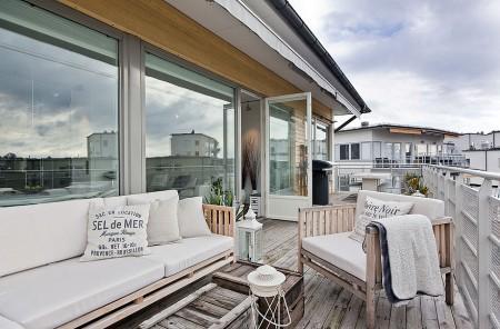 suelo de roble teñido grandes ventanales estilo nórdico estilo escandinavo diseño nórdico diseño de interiores diseño de áticos diáfanos decoración nórdica decoración falta de intimidad decoración de interiores y aticos cocina moderna cocina industrial cocina gris cocina en acero inoxidable carpintería de calidad decoración calefaccion por suelo radiantes blog decoración blog de interiores atico nórdico con vistas 