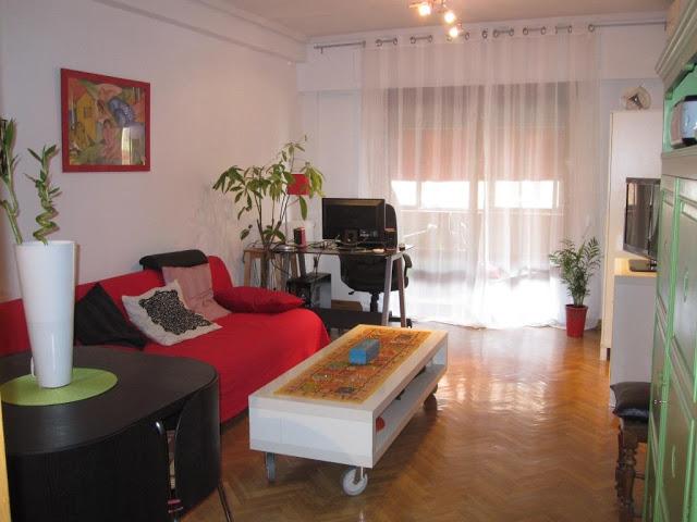 Tú Preguntas! Colores para decorar un salón con un sofá turquesa