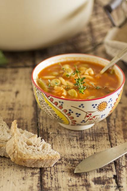 Sopa minestrone ( algo calentito para templar el cuerpo)