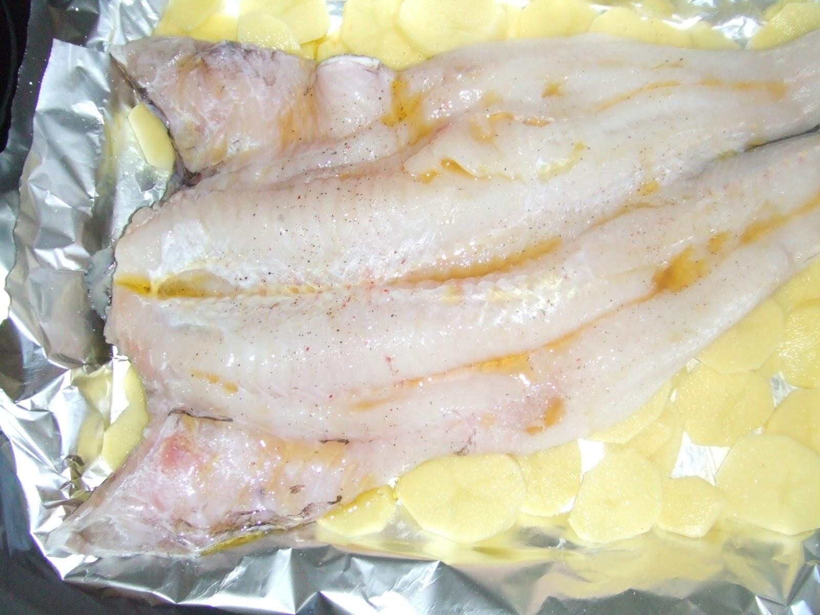 Merluza al horno con langostinos plancha