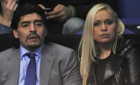 Maradona abandona a su novia embarazada, Verónica Ojeda, por una española