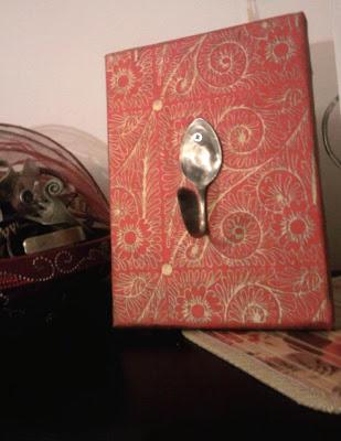 Hermosos elementos decorativos con el reciclaje de tenedores y cucharas