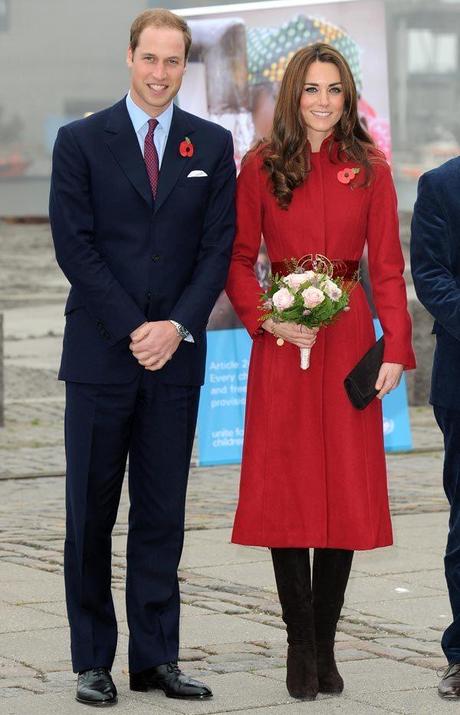 VISTE COMO: Kate Middleton con su abrigo rojo!