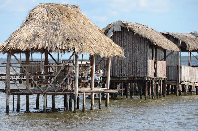 La aldea a flor de agua tras el lente