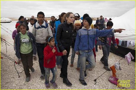 Angelina Jolie visitó un campo de refugiados sirios en Jordania (+fotos)