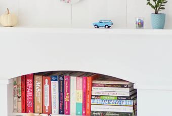 Una chimenea convertida en librería - Paperblog