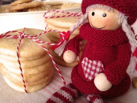 regalos galletas recetas galletas fáciles recetas delikatissen paquetes galletas diseño nisser historias de duendes nórdicos galletas para el café galletas de navidad galletas de mantequilla con almendras galletas de mantequilla galletas danesas galletas con formas galletas con confeti de azúcar galletas caseras para regalo galletas caseras fáciles estilismo de galletas dulces para el café dulces de regalo duendes nórdicos diy galletas blog repostería blog recetas postres blog gastroblogger blog galletas 