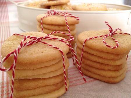 regalos galletas recetas galletas fáciles recetas delikatissen paquetes galletas diseño nisser historias de duendes nórdicos galletas para el café galletas de navidad galletas de mantequilla con almendras galletas de mantequilla galletas danesas galletas con formas galletas con confeti de azúcar galletas caseras para regalo galletas caseras fáciles estilismo de galletas dulces para el café dulces de regalo duendes nórdicos diy galletas blog repostería blog recetas postres blog gastroblogger blog galletas 